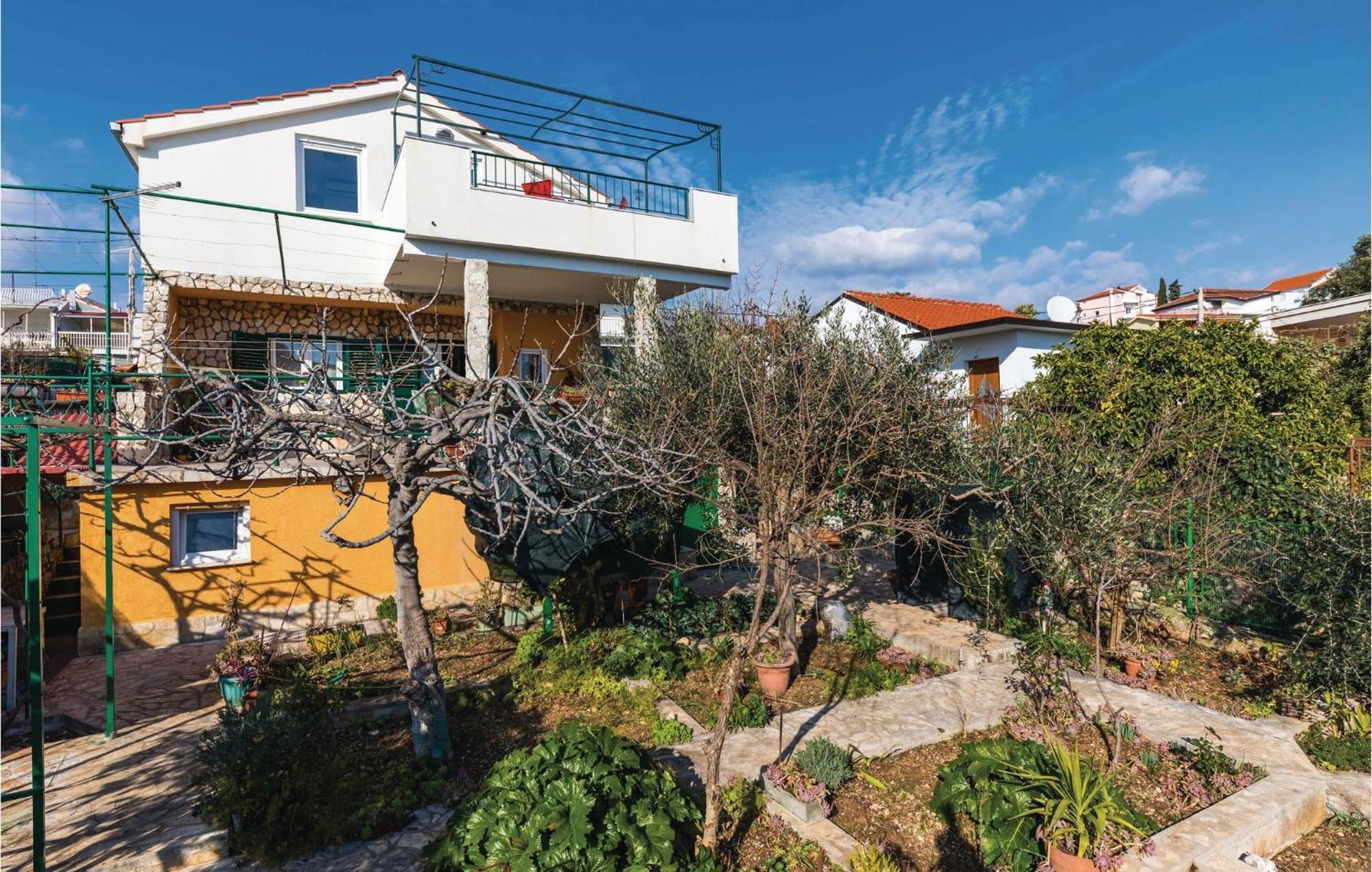 Gorgeous Apartment In Seget Vranjica Ngoại thất bức ảnh