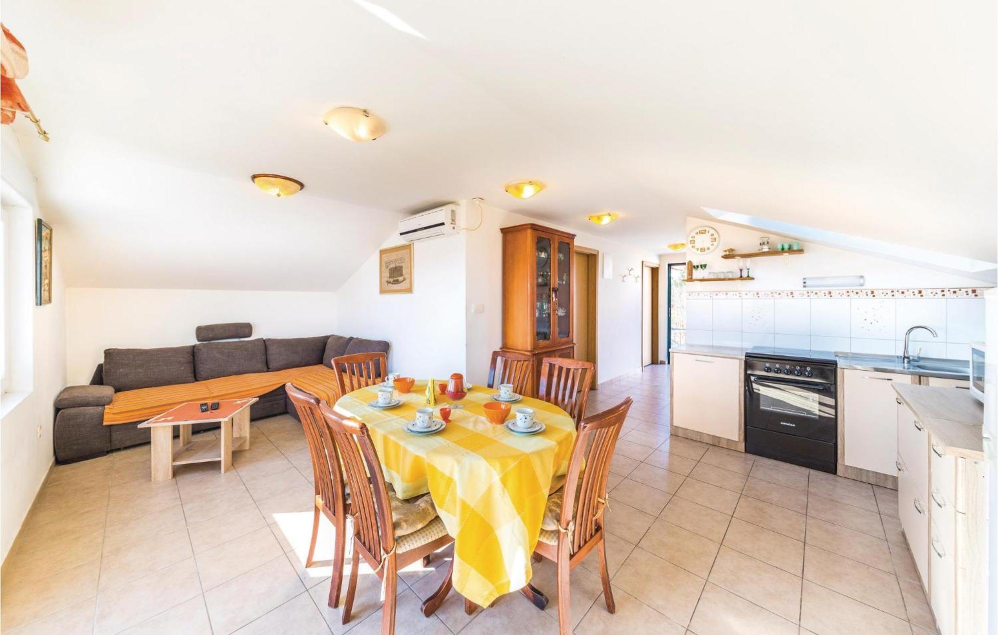 Gorgeous Apartment In Seget Vranjica Ngoại thất bức ảnh